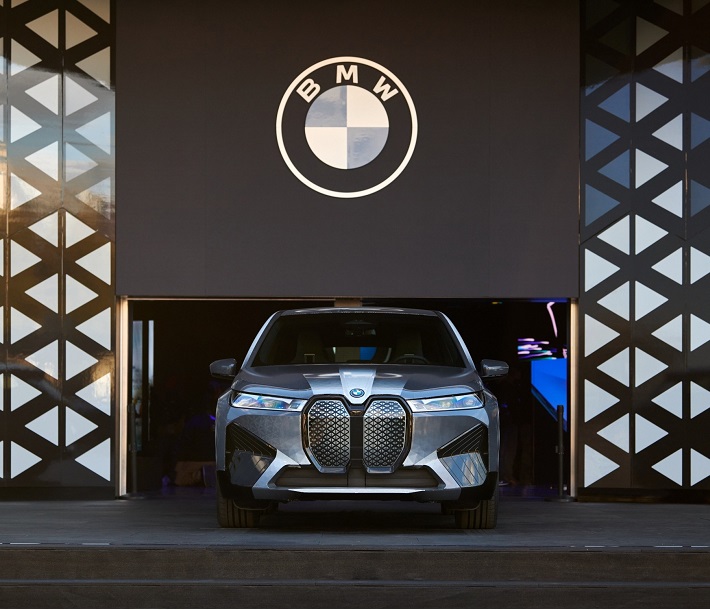 Nueva tecnología E Ink: cambio de color exterior mágico.