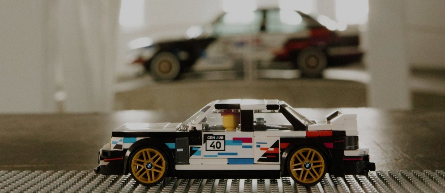 BMW Group y LEGO Group celebran al BMW M3 E30: una leyenda nacida en la pista de carreras