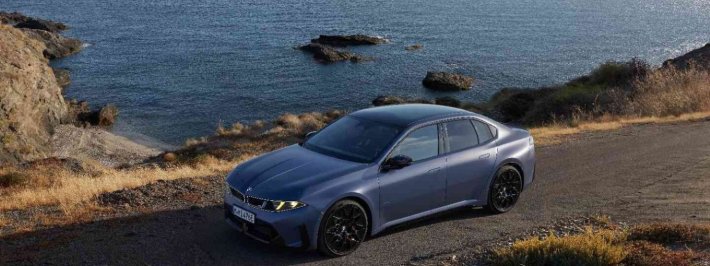 La planta de BMW Group en Múnich se acerca al hito más importante en su proceso de transformación: la producción en serie del BMW i3, el segundo modelo de la gama de la Neue Klasse, comenzará ahí en agosto. Esto marca el inicio del despliegue de la “Nueva Clase” dentro de la red global de producción del BMW Group.
