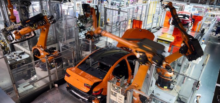 BMW M celebra la producción de su vehículo número un millón. El vehículo que marca este importante hito es un BMW M3 con pintura especial BMW Individual Fire Orange III, producido en la BMW Group Planta Múnich. Como parte de una ceremonia oficial, Peter Weber, Director de la Planta de BMW Group en Múnich, entregó el vehículo a Franciscus van Meel, CEO de BMW M GmbH.