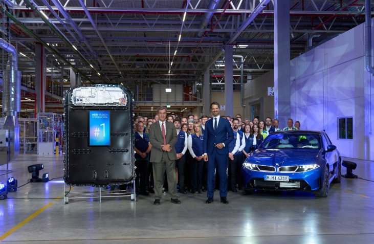 Comienza la producción en serie: BMW Group inaugura oficialmente la Planta Irlbach-Straßkirchen